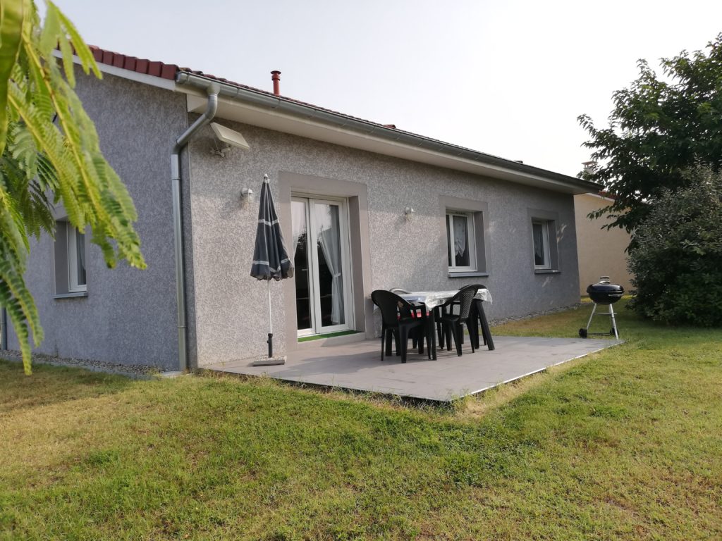 Petit gite du Mas Dupuis Sainte Julie- Façade Sud - Terrasse